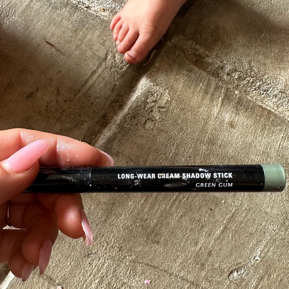 Caliglam Long wear Cream shadow stick Eyeshadow Pencil Color Green Gum - Picture 2 of 4